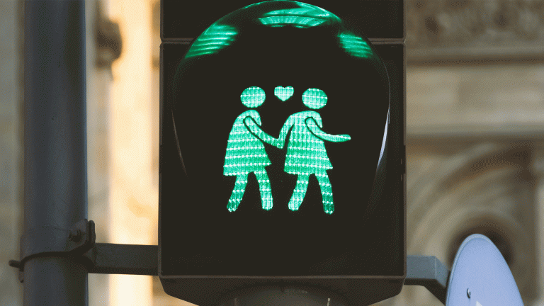 Lesbisches Ampel-Pärchen in Wien